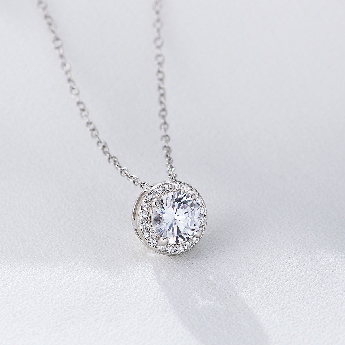 S925 Sterling Silver Diamond-Embedded Round Zircon Necklace