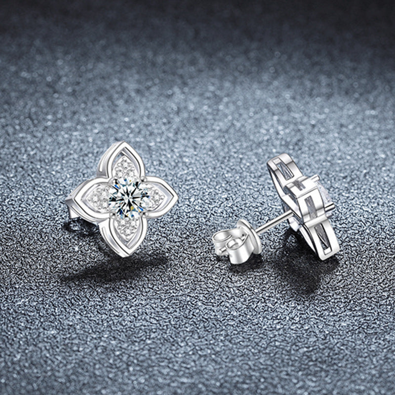 S925 Sterling Silver Simple Four-Leaf Clover Earrings with Moissanite