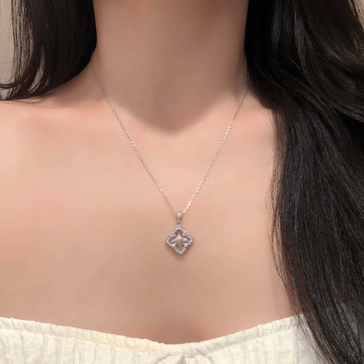S925 Sterling Silver Openwork Mesh Four-Leaf Clover Moissanite Necklace