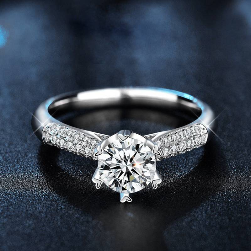S925 Sterling Silver Queen Moissanite Ring