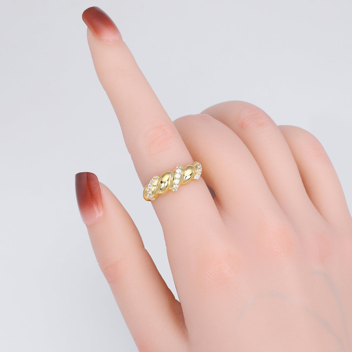 S925 Sterling Silver Ring with Zirconia Inlay, Croissant Braid Pattern