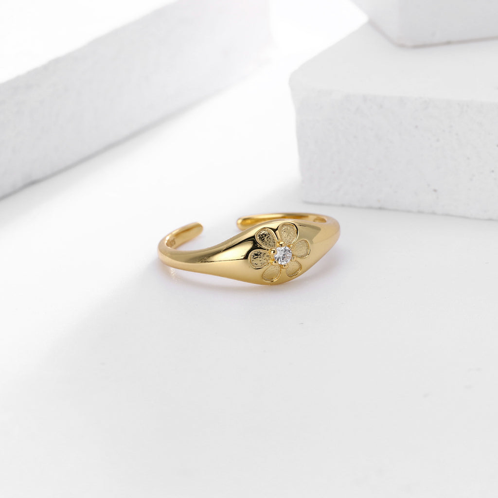 Versatile S925 sterling silver ring with sparkling diamonds and a small floral design