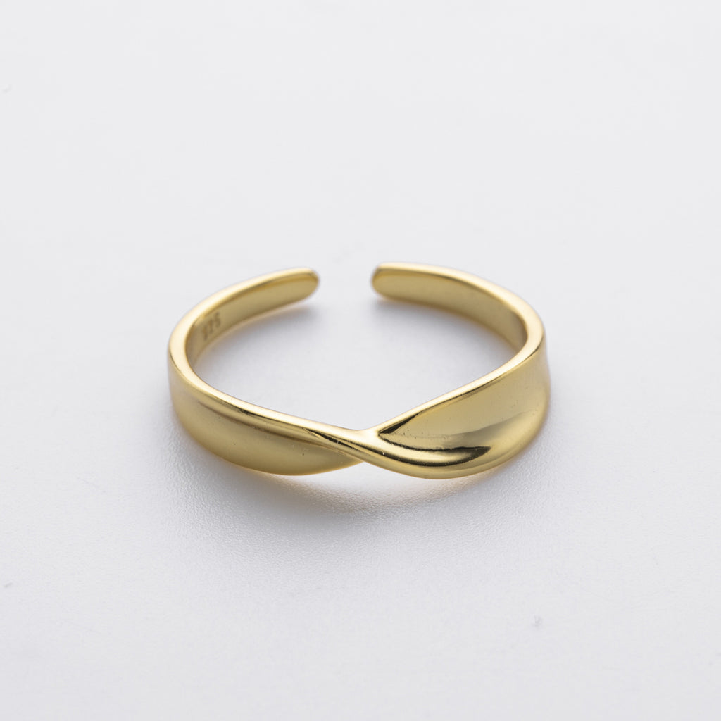 Möbius strip S925 sterling silver ring, fashionable and unique minimalist twisted pattern ring