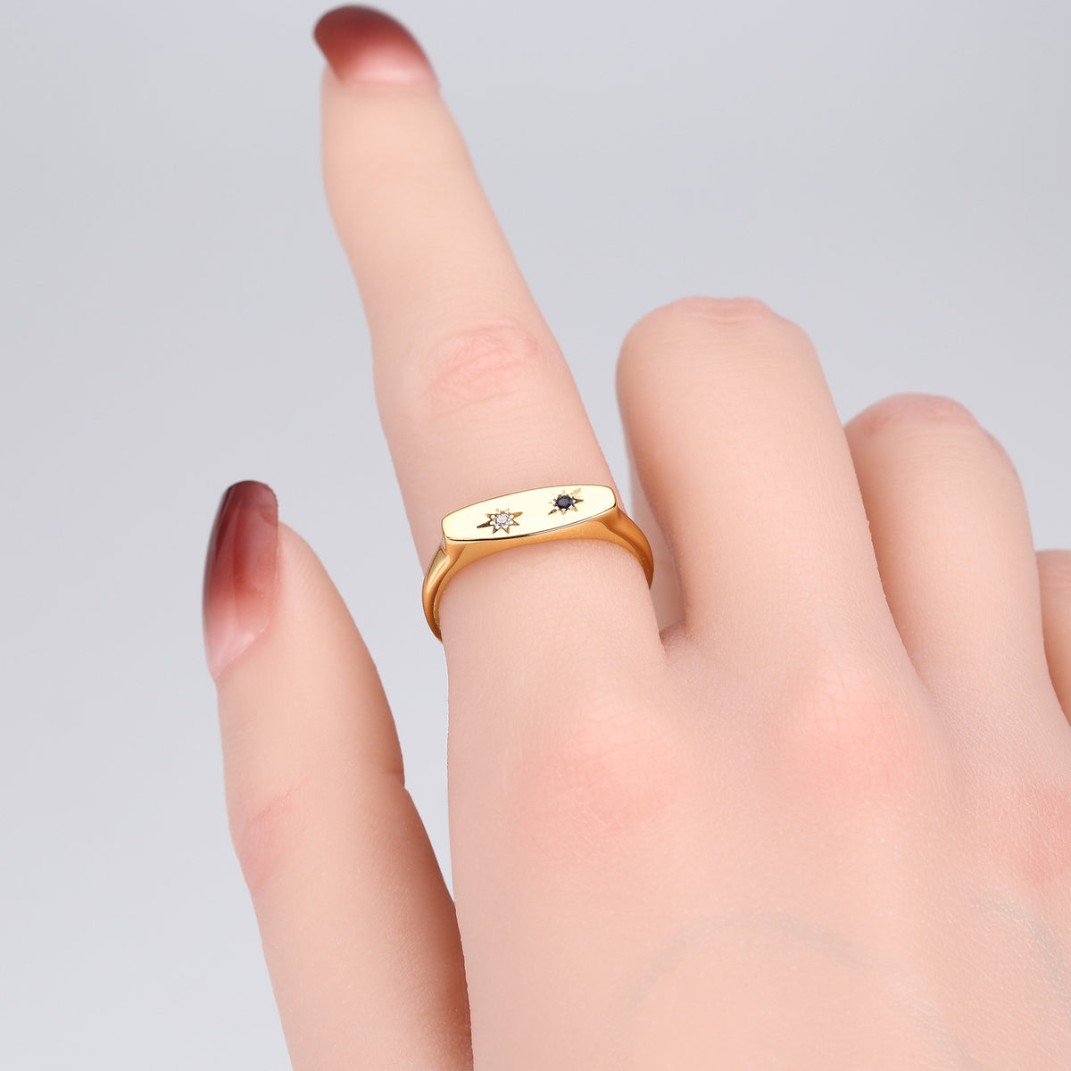 Popular S925 sterling silver rings in Europe and America, featuring niche designs