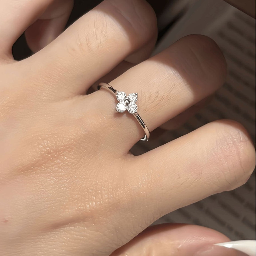 S925 Sterling Silver Four-Leaf Clover Moissanite Ring