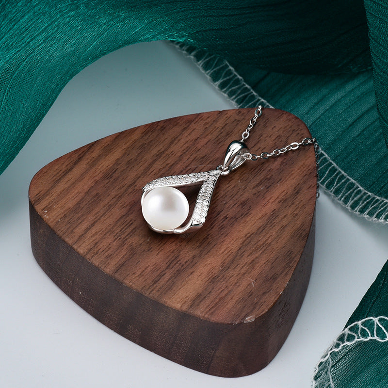 S925 Sterling Silver Moissanite V-Shaped Pearl Necklace