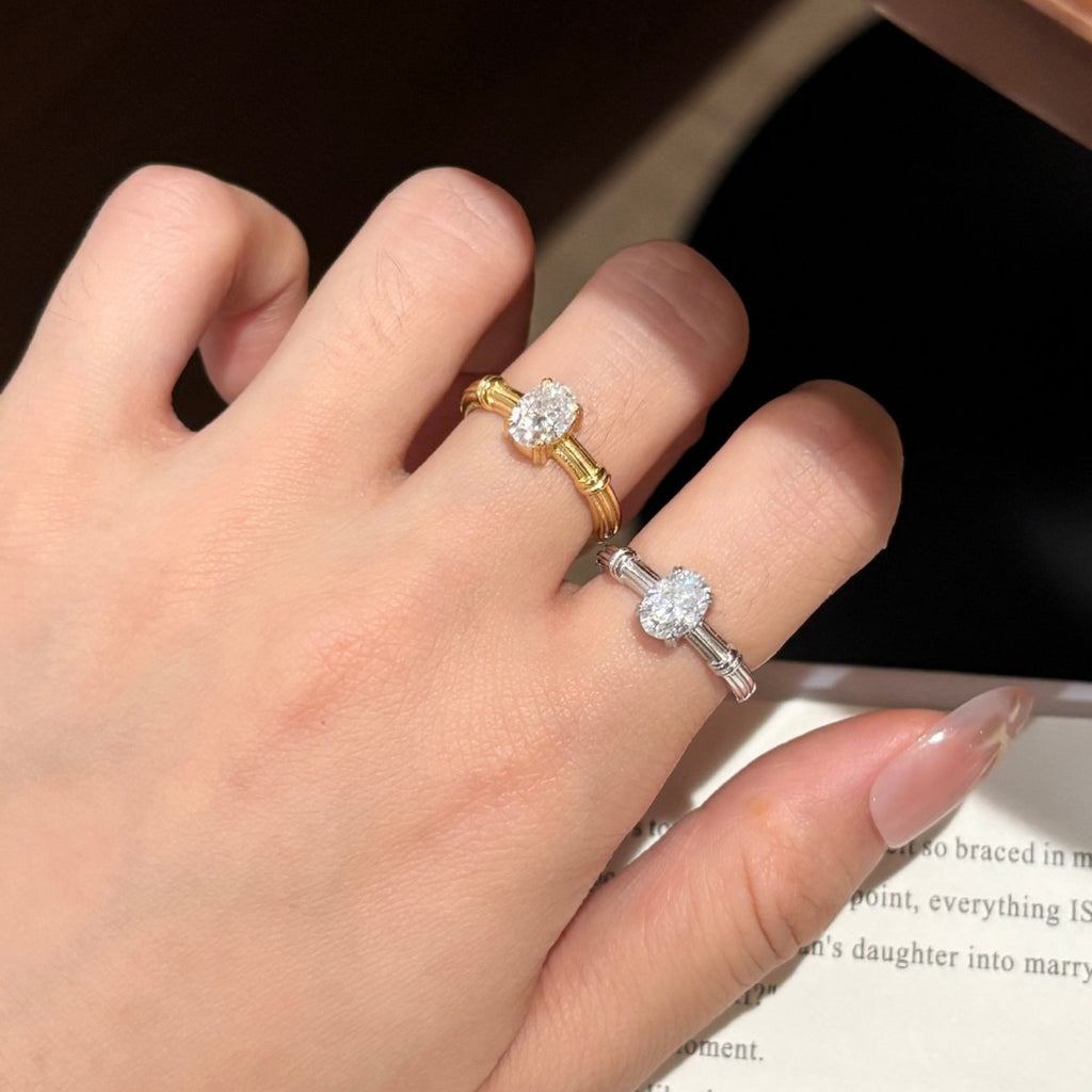 S925 Silver "Pigeon's Egg" Moissanite Ring