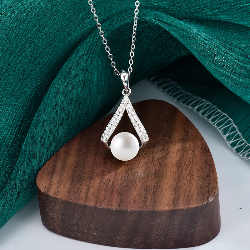 S925 Sterling Silver Moissanite V-Shaped Pearl Necklace