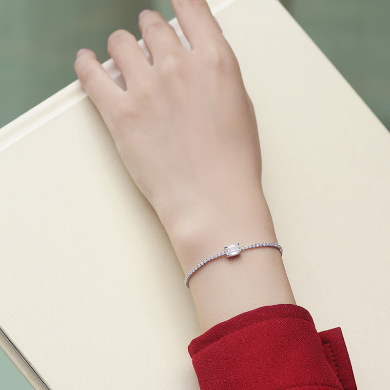 Aurora Emerald-Cut Moissanite Bracelet – detail view 3