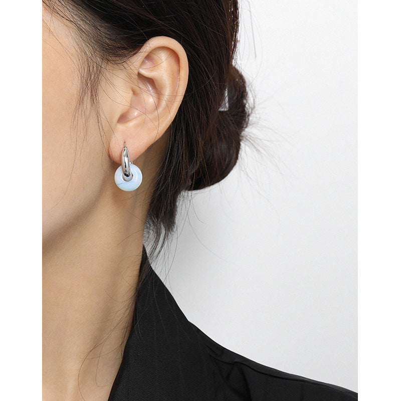 Modern Chunky Bead Hoop Earrings – detail view 3