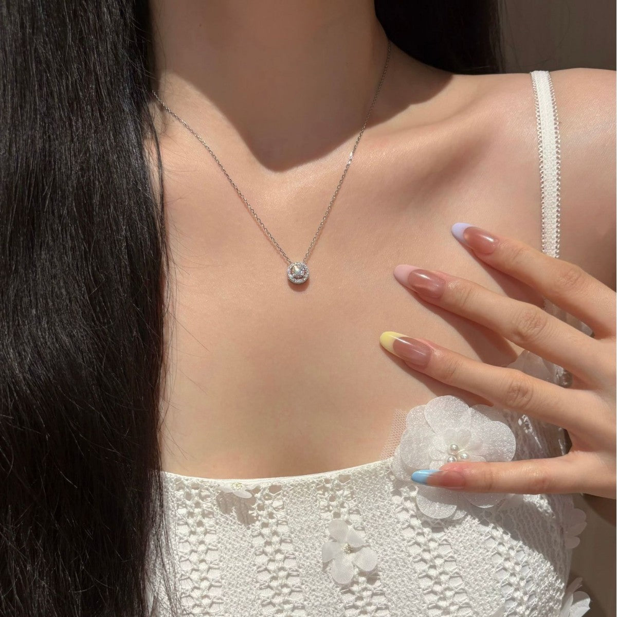 Bezel-Set Moissanite Necklace – detail view 3