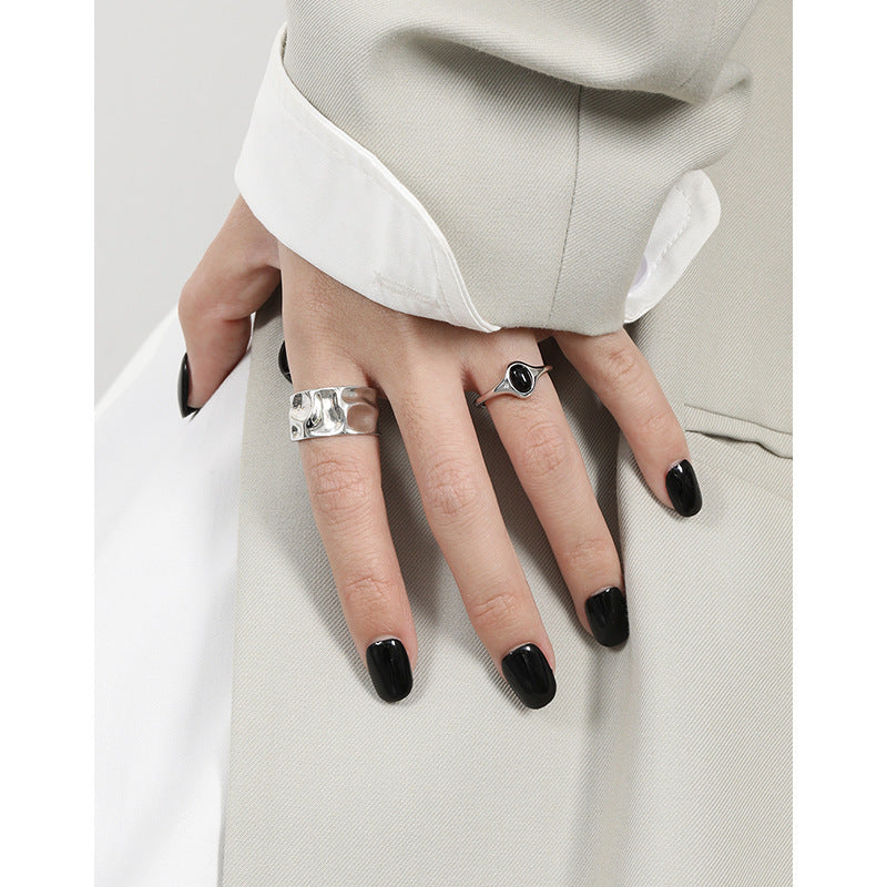 Minimalist Oval Black Onyx Ring – image 4