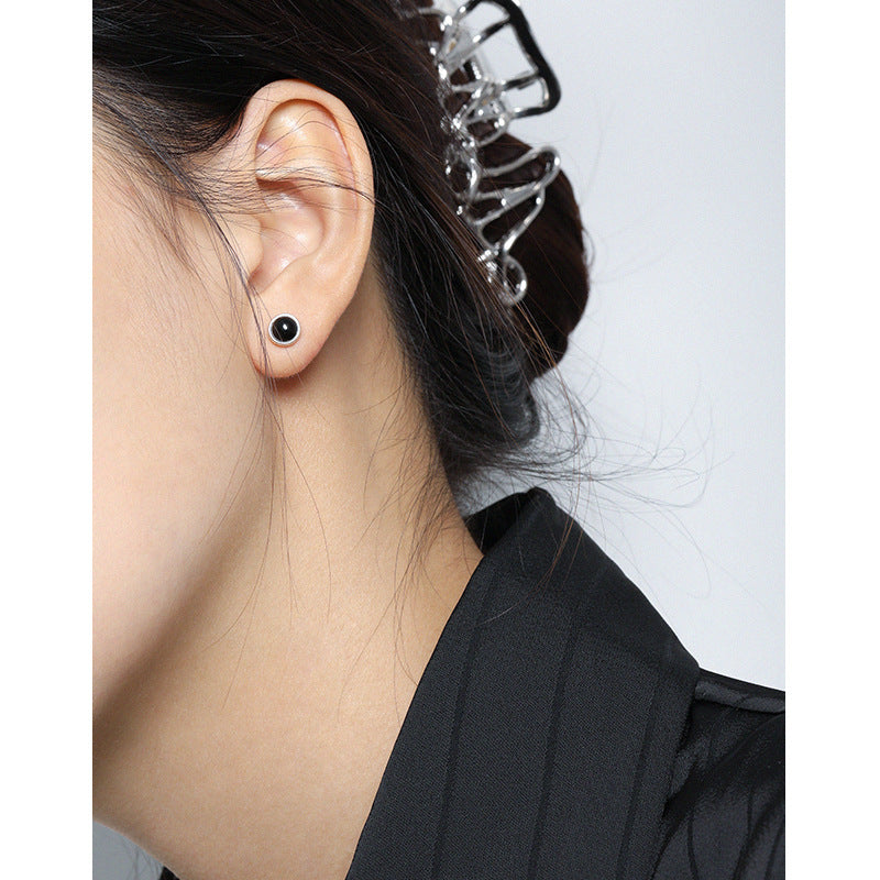 Round Black Onyx Bezel Stud Earrings – detail view 3