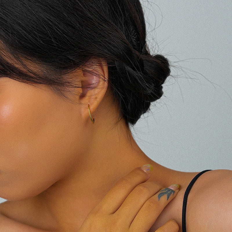 C-Shaped Earrings – detail view 3