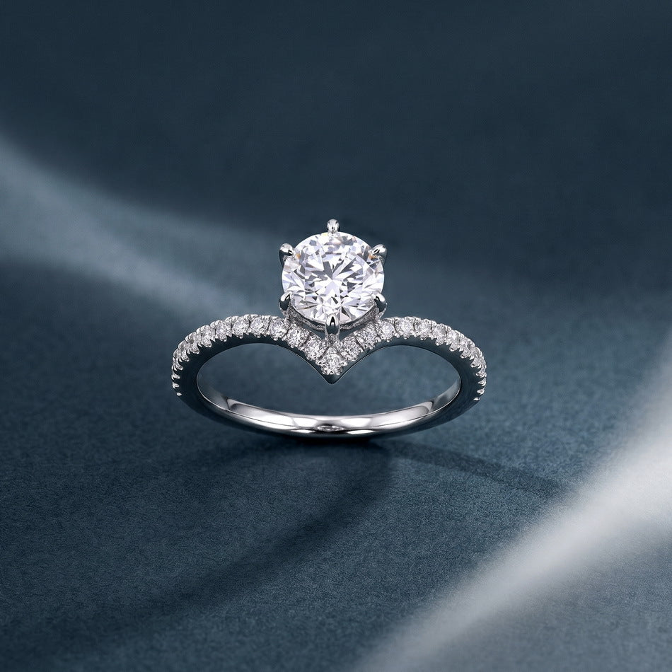 Round Lab Grown Diamond Chevron Ring – detail view 3
