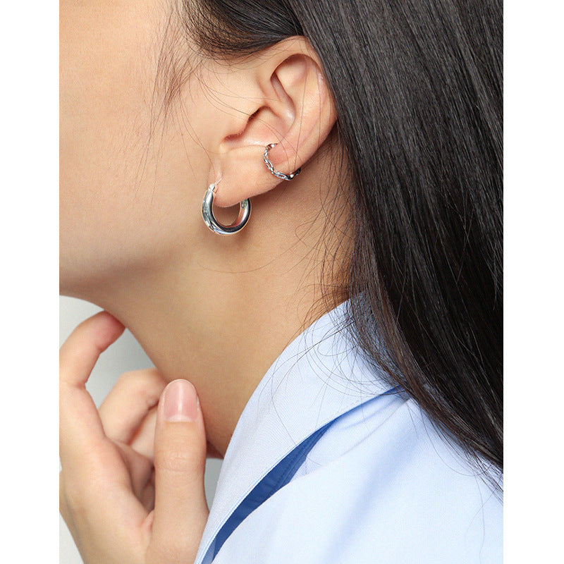 Classic Chunky Hoop Earrings – detail view 3