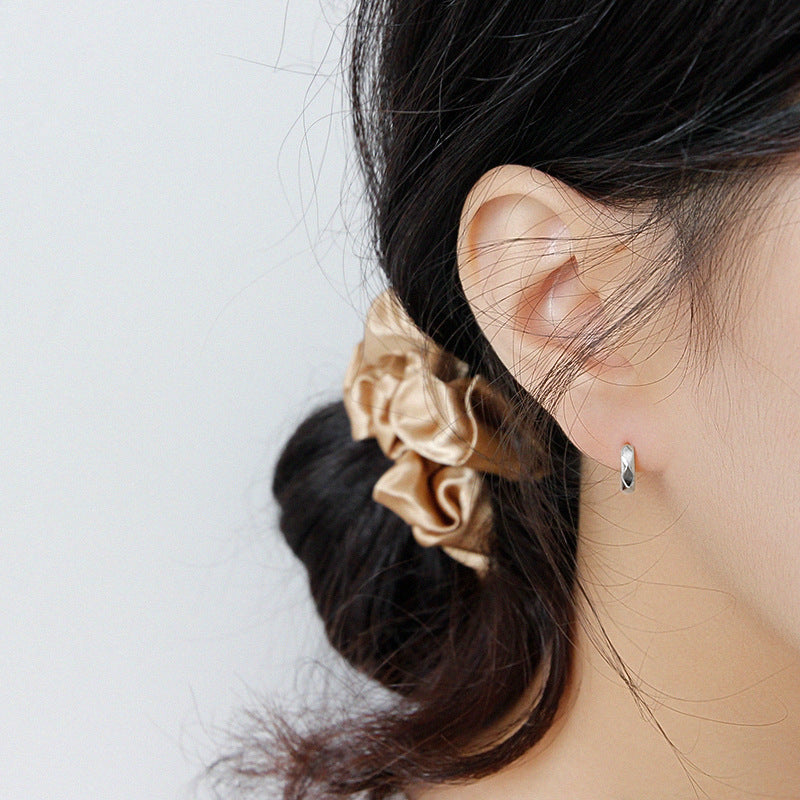 Minimalist Plain Huggie Hoop Earrings – image 4
