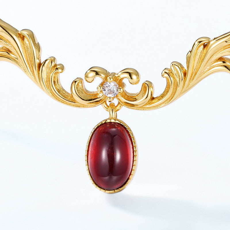 Court Style Natural Garnet Pendant Necklace – detail view 3
