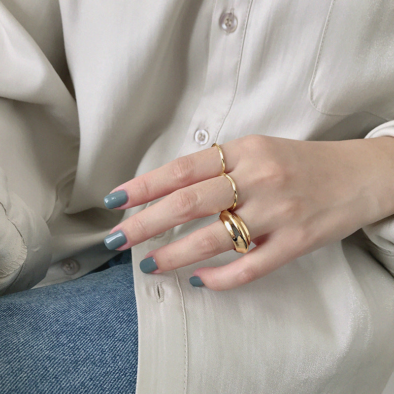 Minimalist Curved Open Band Ring – detail view 3