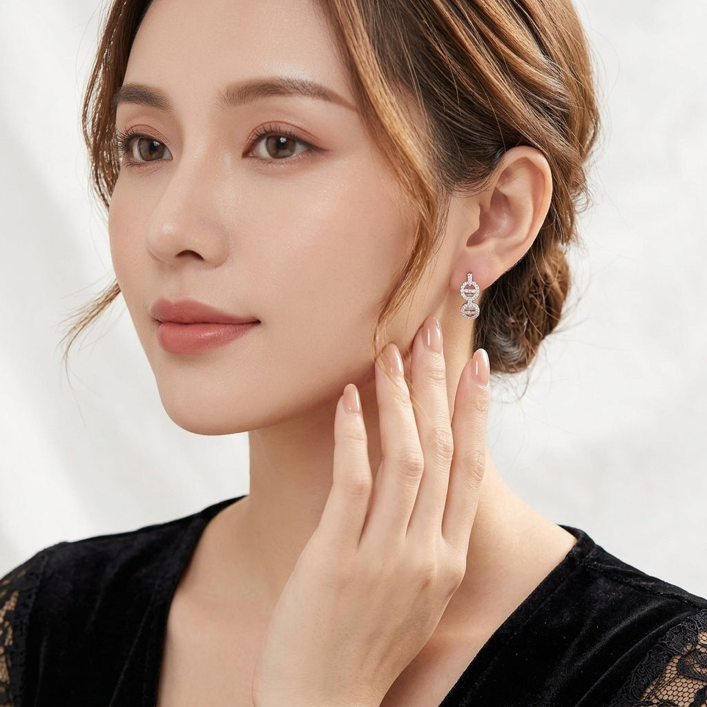 DNA Moissanite Huggie Earrings – detail view 3