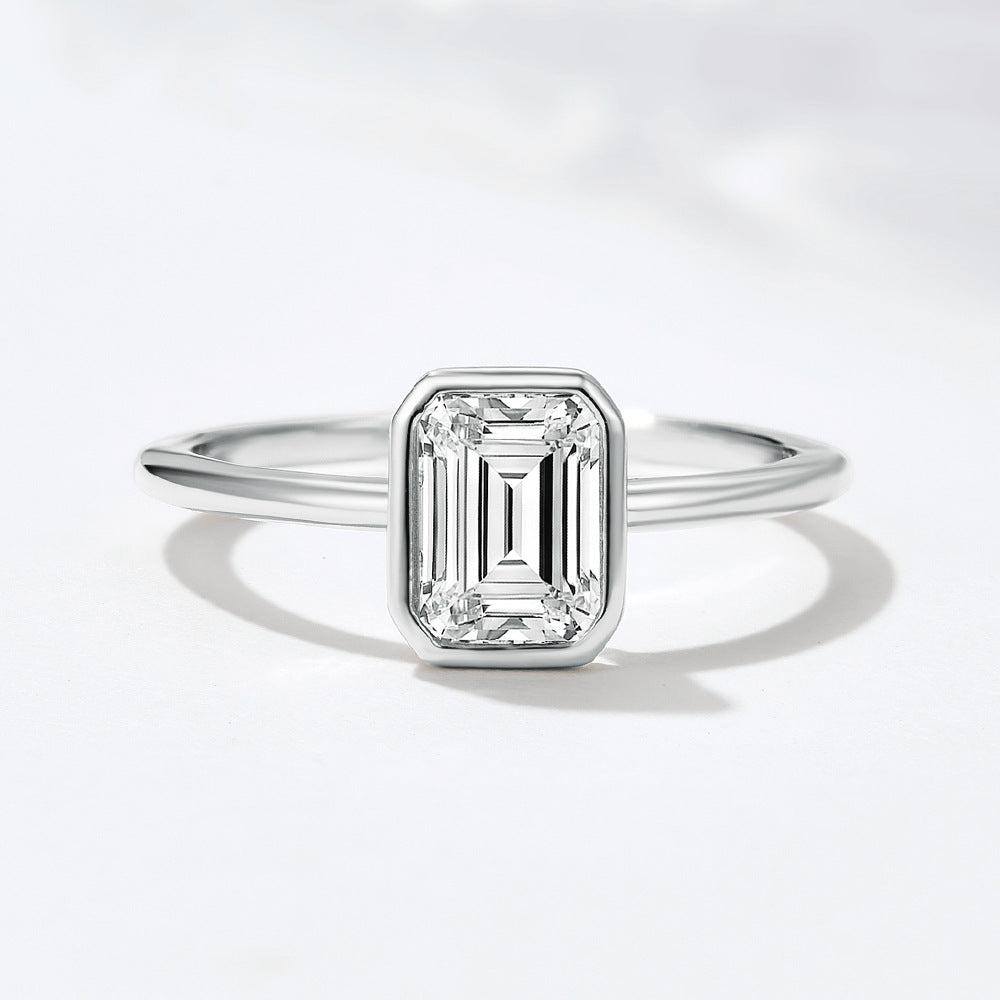 Emerald Cut Zircon Bezel Ring – detail view 3