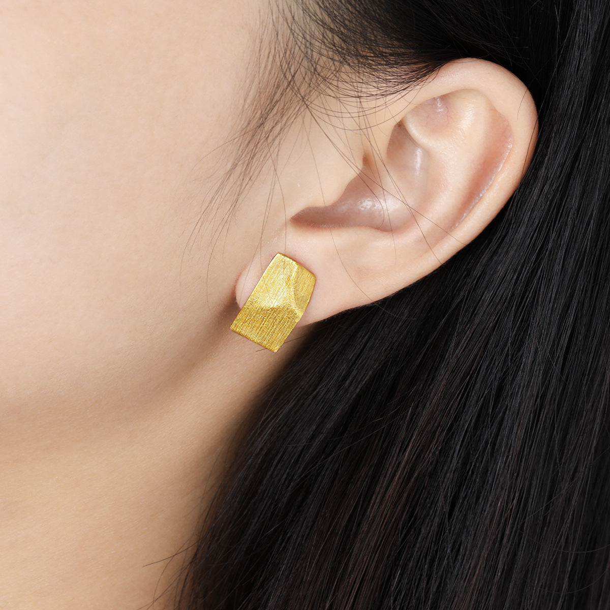 Fine-Line Textured Geometric Stud Earrings – image 4