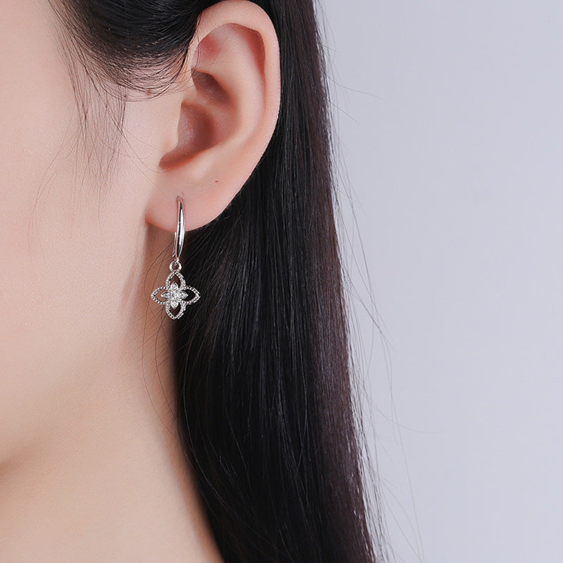 Clover Moissanite Hook Drop Earrings – detail view 3