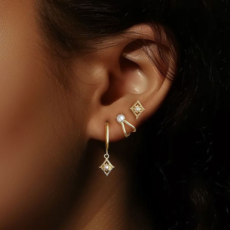 Geometric Square Pearl Stud Earrings – detail view 3