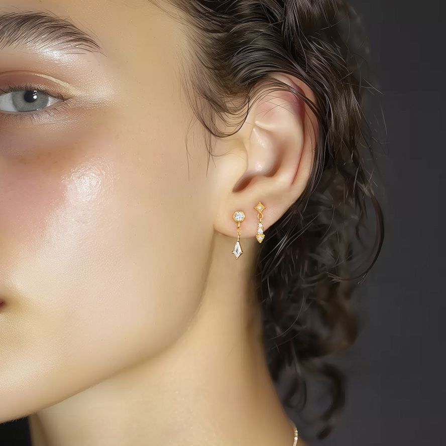 Geometric Zircon Stud Earrings – detail view 3
