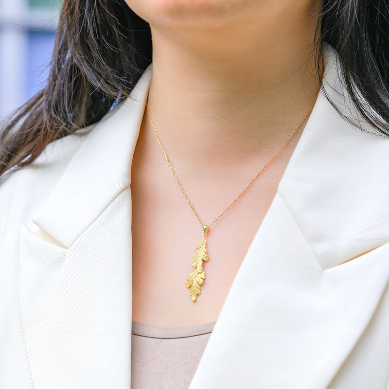 Gold-Plated 3D Leaf Pendant Necklace – detail view 3