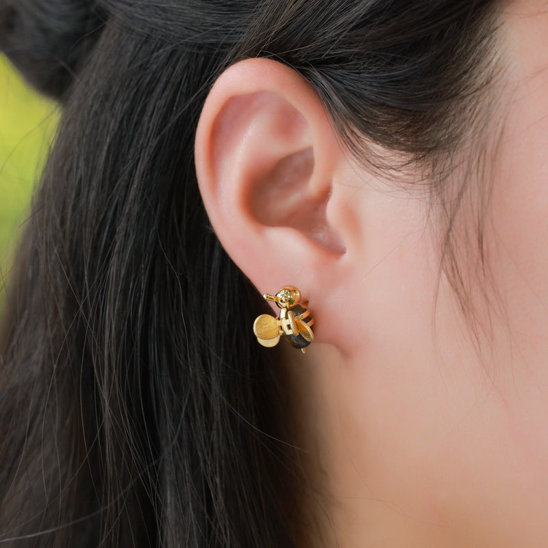 Gold-Plated Bee Earrings with Tiger Eye Stone – detail view 3
