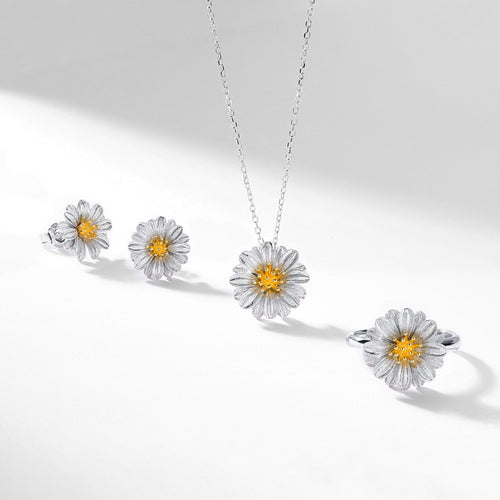 Gold-Plated Daisy Pendant Necklace
