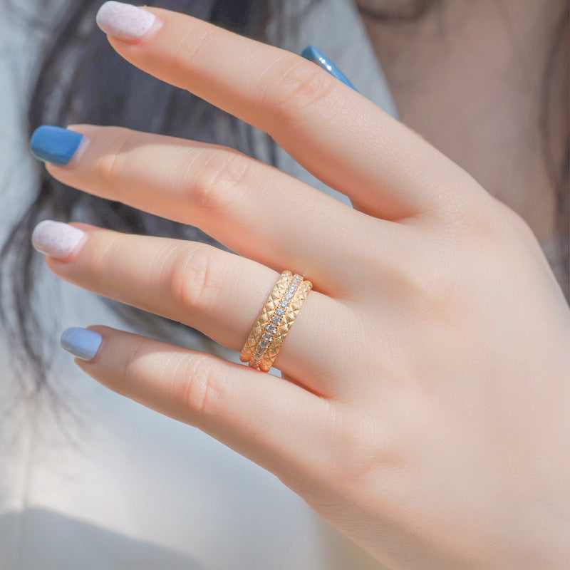 Gold-Plated Diamond Pattern Zircon Ring – detail view 3
