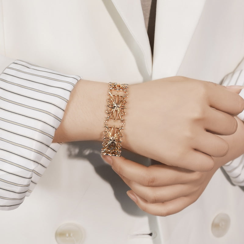 Gold-Plated Exaggerated Openwork Filigree Bangle – detail view 3