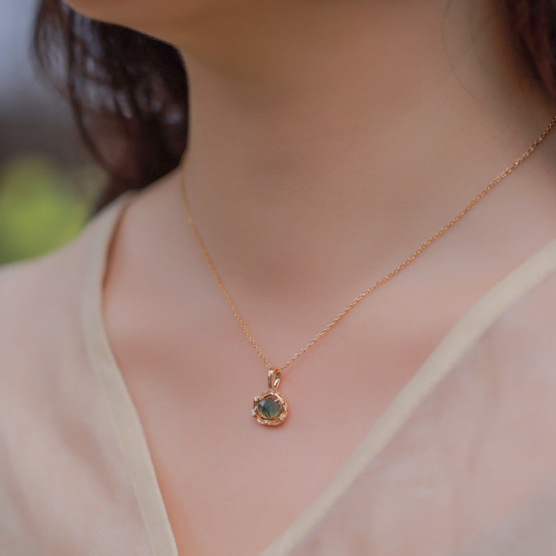 Gold-Plated Green Moss Pendant Necklace – detail view 3