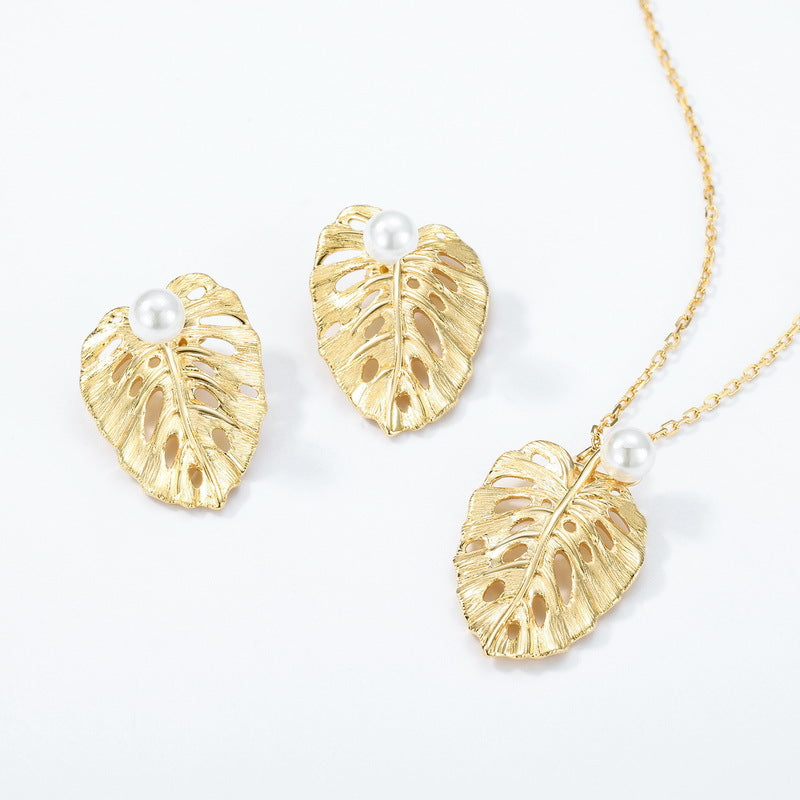 Gold-Plated Leaf Shell Pearl Pendant Necklace – pearl necklace wholesale