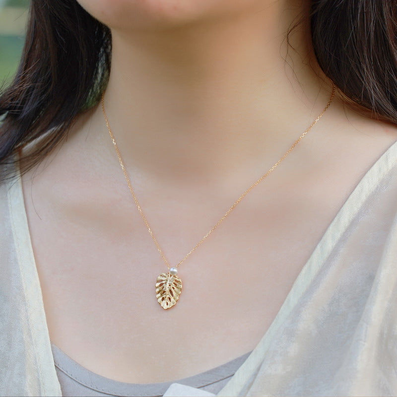 Gold-Plated Leaf Shell Pearl Pendant Necklace – image 4