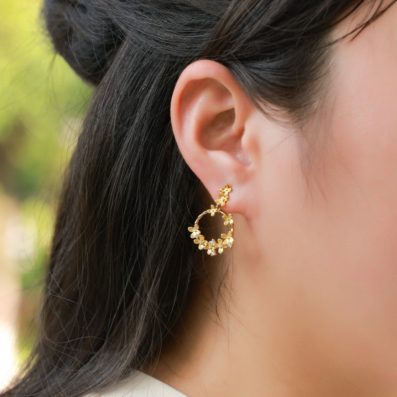Gold-Plated Osmanthus Zircon Earrings – detail view 3