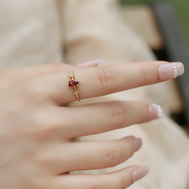Gold-Plated Rhombus Garnet Ring – detail view 3