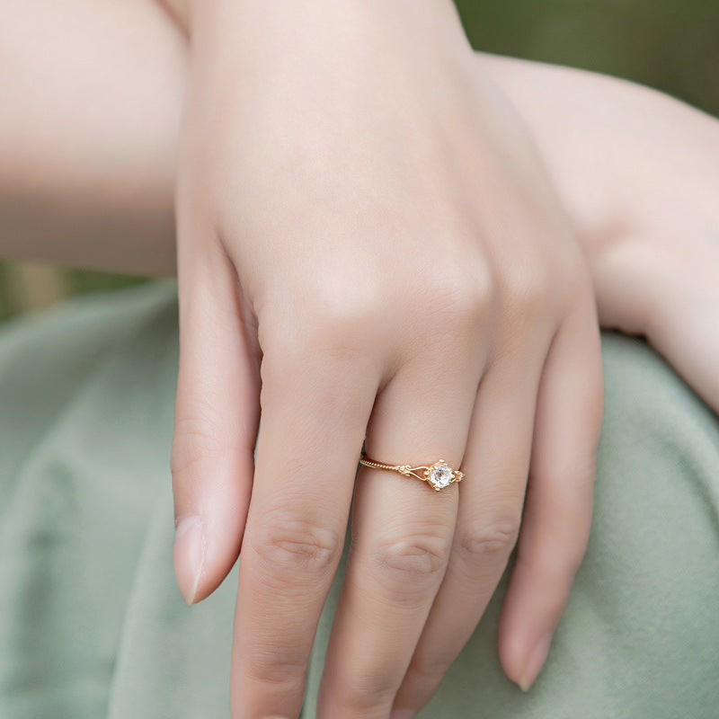 Gold-Plated Vintage White Crystal Ring – detail view 3