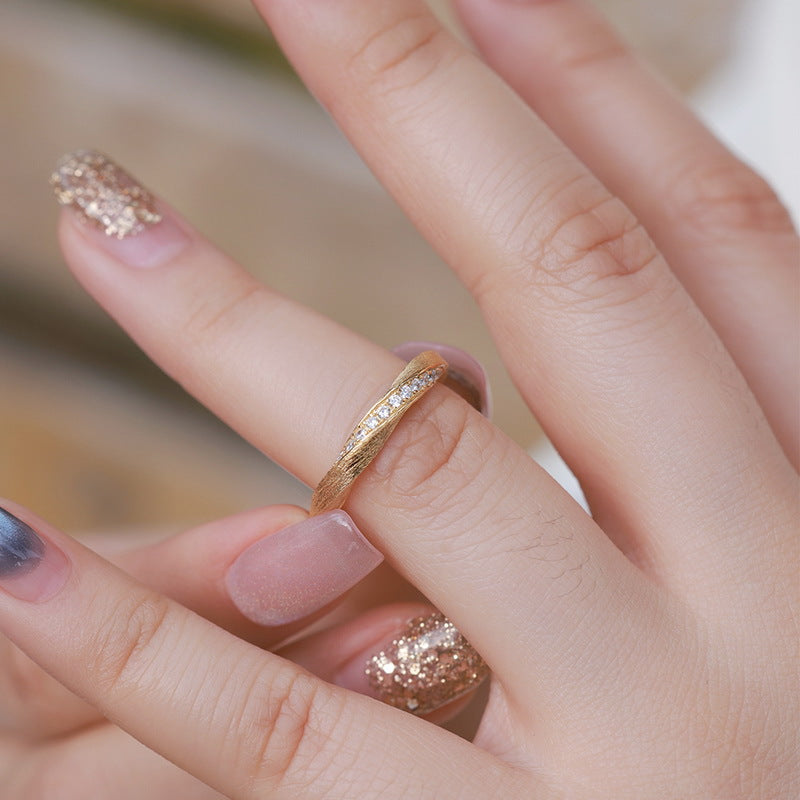 Gold Twist Zircon Inlaid Ring – detail view 3