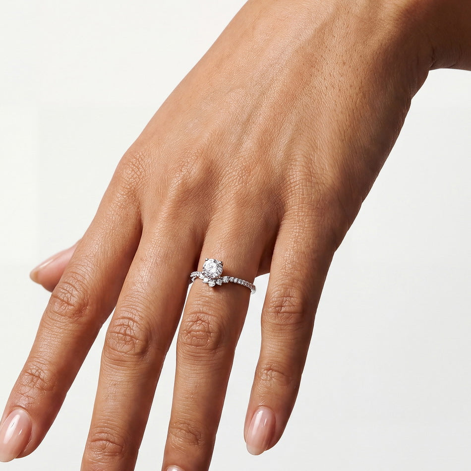 Round Lab Grown Diamond Graduated Ring – image 4