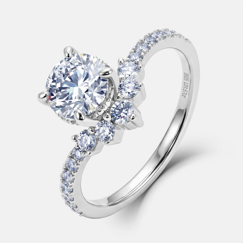 Round Lab Grown Diamond Graduated Ring – image 5