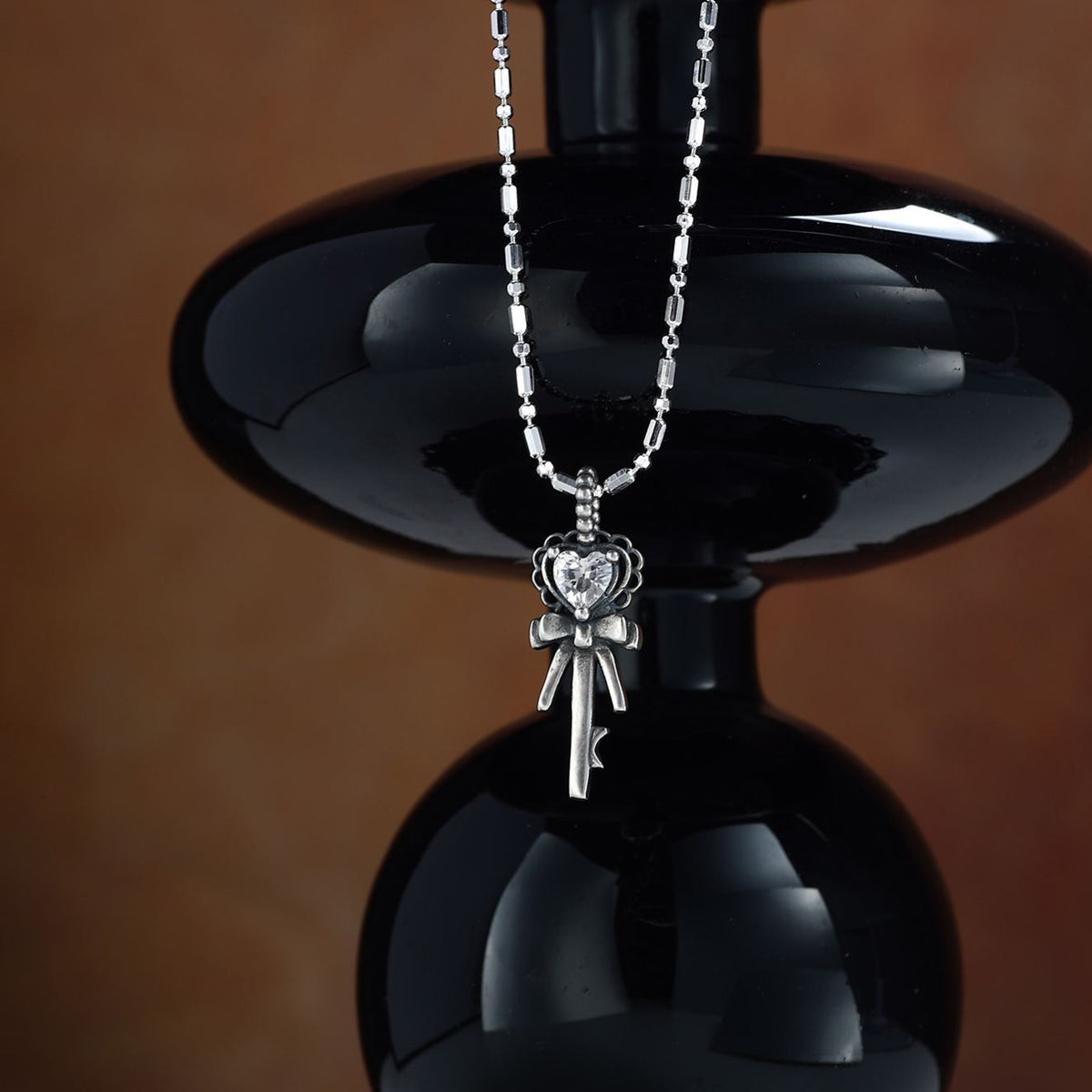 Halloween Bow & Heart Key Necklace – detail view 3
