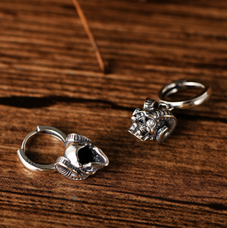 Halloween Ram-Horned Skull Zircon Earrings – detail view 3