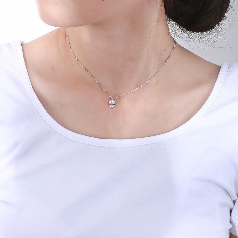 Halloween Skull Pendant Necklace – detail view 3