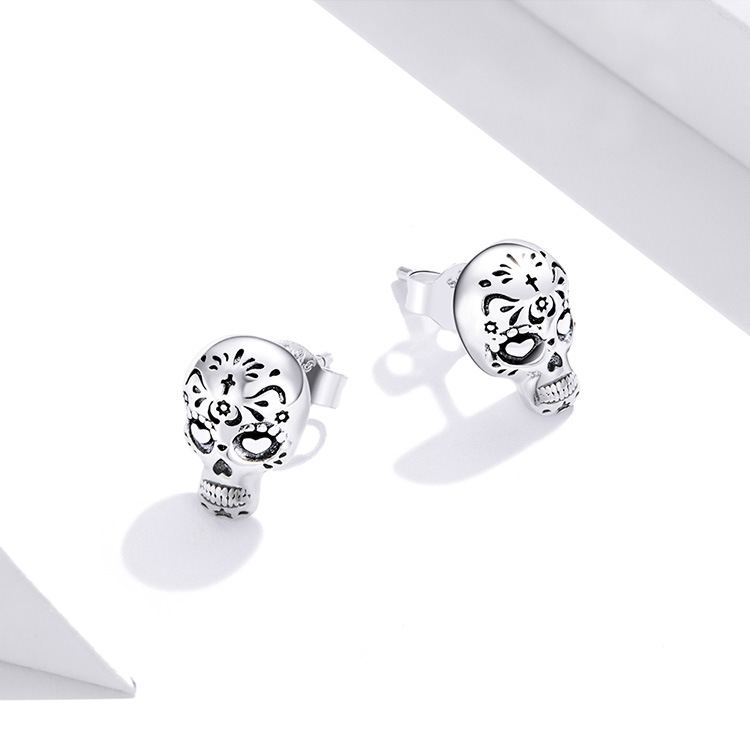 Halloween Skull Stud Earrings YCH165 – detail view 3