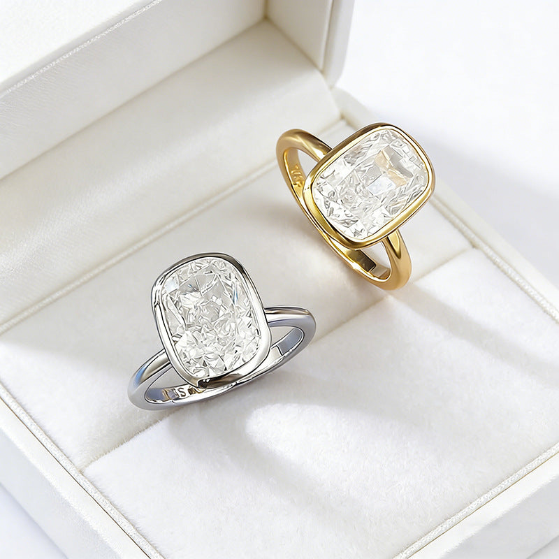 Elongated Cushion Cut Engagement Ring – detail view 3