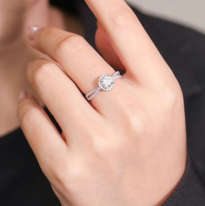 S925 Sterling Silver Double Row Hollow Out Moissanite Ring