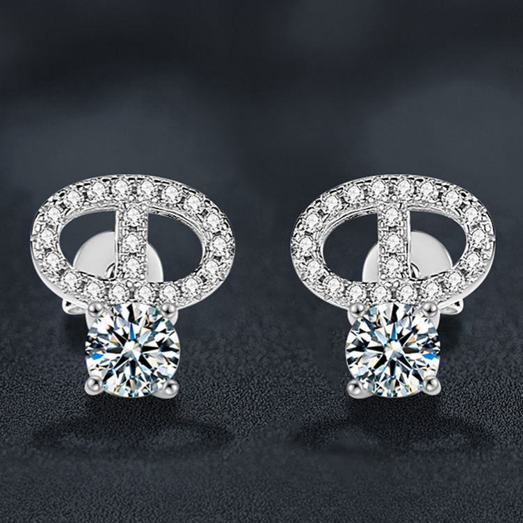 S925 sterling silver pig nose exquisite and stylish moissanite stud earrings